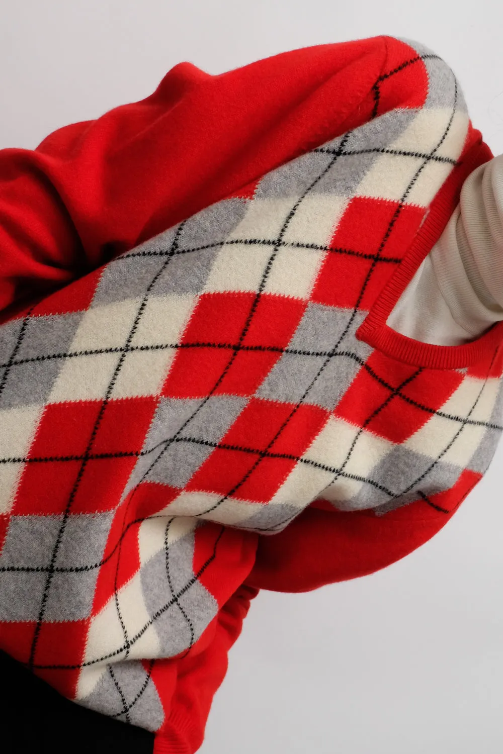 PURE WOOL ARGYLE RED VINTAGE V-KNIT