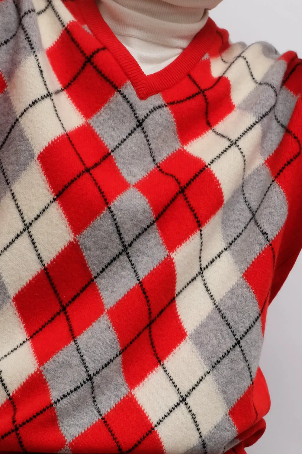 PURE WOOL ARGYLE RED VINTAGE V-KNIT